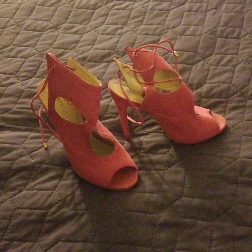 Shoes - Picture 2 of 6